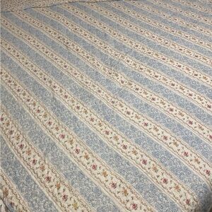 Twin Cottage Style Floral Quilt